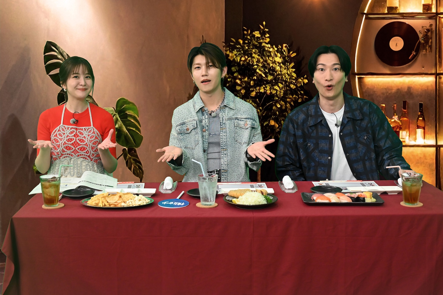 左から林美桜アナウンサー、若井滉斗（Mrs. GREEN APPLE）、山添寛（相席スタート）。©テレビ朝日