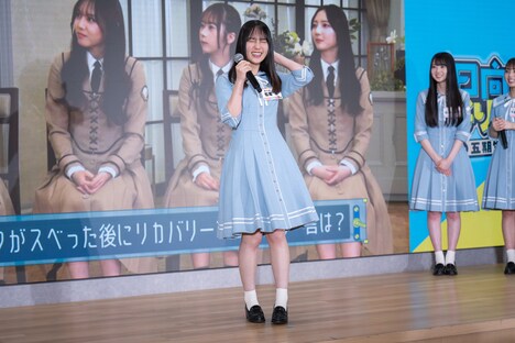 「ひななりクイズ!!」で先陣を切って“滑り”に行った松尾桜（日向坂46）。