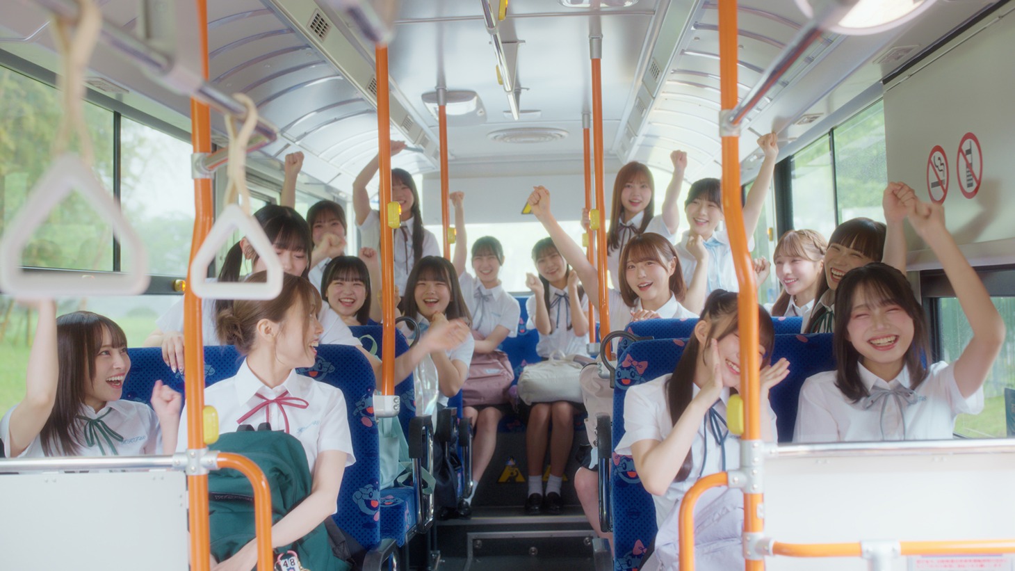 HKT48「半袖天使」ミュージックビデオより。