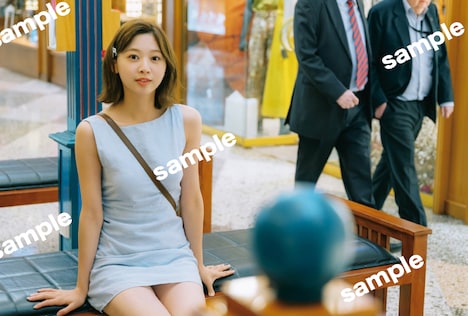 富田鈴花（日向坂46）1st写真集「鈴花サーキット」TSUTAYA（SHIBUYA TSUTAYA 除く）特典ポストカードサンプル（撮影：峠雄三）©光文社