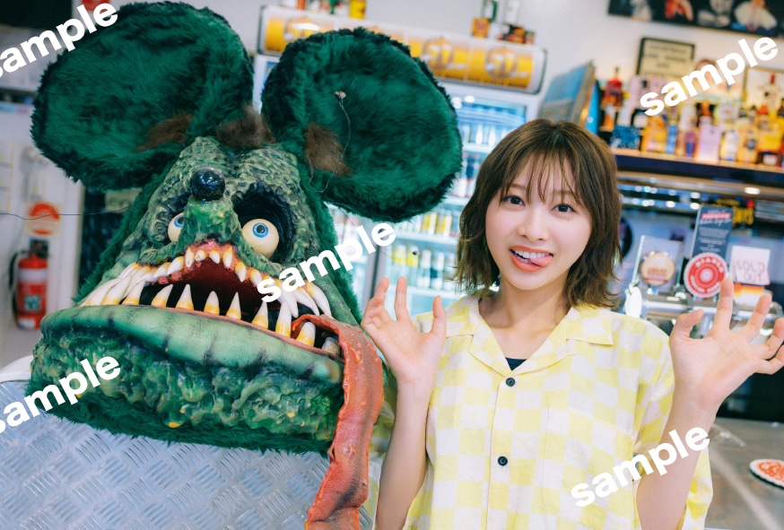 富田鈴花（日向坂46）1st写真集「鈴花サーキット」タワーレコード特典ポストカードサンプル（撮影：峠雄三）©光文社