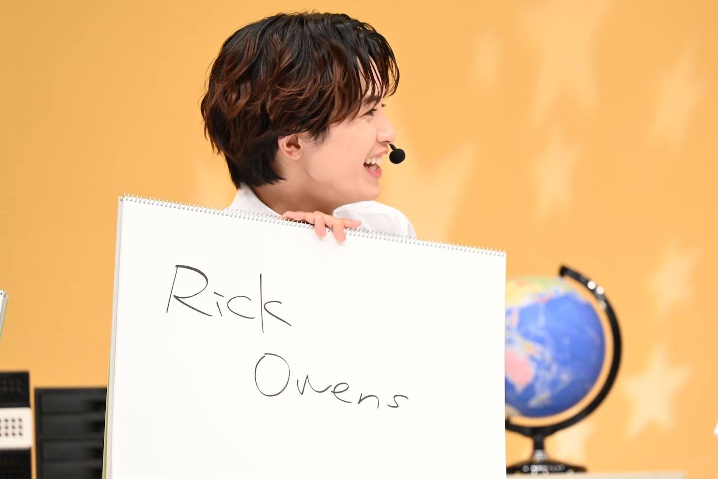 笑うタクヤ。