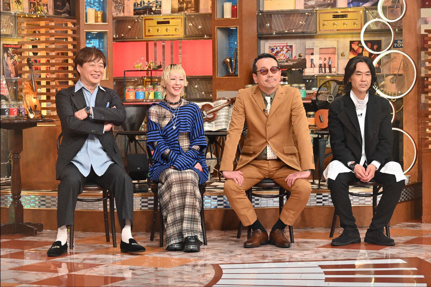 左から本間昭光、木村カエラ、川上つよし、ゴンドウトモヒコ。©テレビ朝日