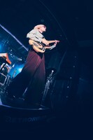 飯沼一暁（B / レトロリロン）（Photo by Tetsuya Yamakawa）