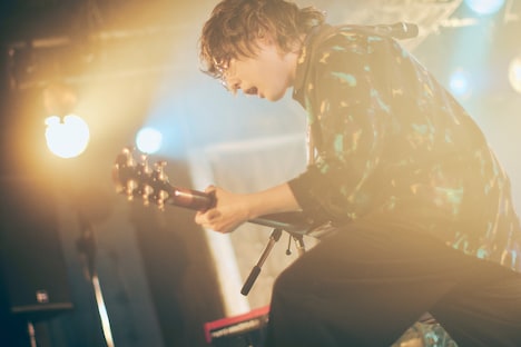 涼音（Vo, G / レトロリロン）（Photo by Tetsuya Yamakawa）