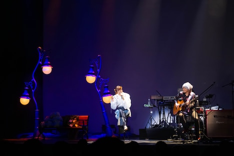 豊崎愛生「LAWSON presents 豊崎愛生 カバーコンサート2025 AT living II ～sing of youth～」の様子。（撮影：佐藤薫）