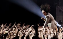 志磨遼平（Vo, G）（撮影：森好弘）