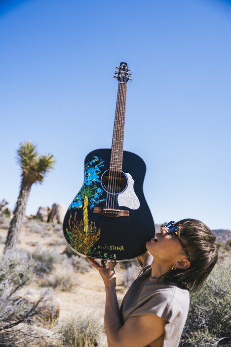 安田章大写真集「DOWN TO EARTH」の掲載カット。©講談社