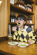 安田章大 写真集「DOWN TO EARTH」掲載カット ©講談社