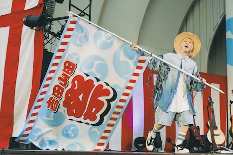 山田義孝（Vo）（撮影：冨田味我）