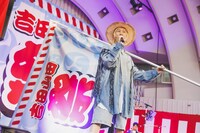 山田義孝（Vo）（撮影：冨田味我）