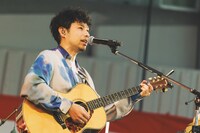 吉田結威（G, Vo）（撮影：冨田味我）