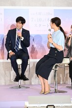 「大切な人に愛を伝えたいとき、なんと言う？」というお題に答える中島歩、木村文乃。