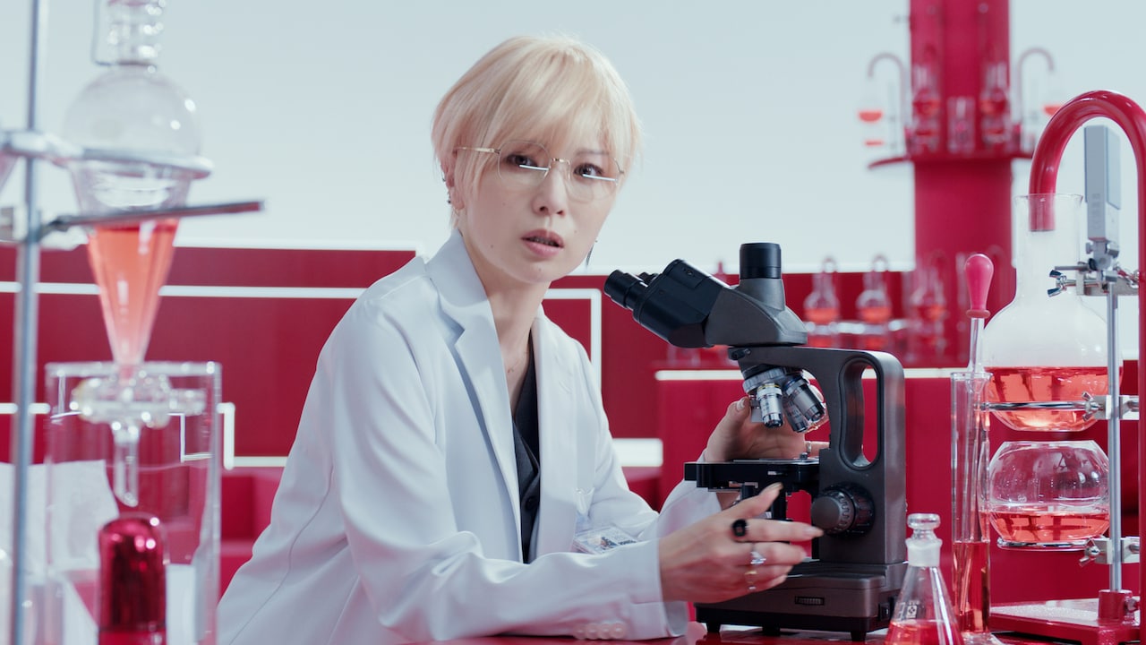 椎名林檎「実験中」ミュージックビデオより。 - 椎名林檎がSHISEIDO