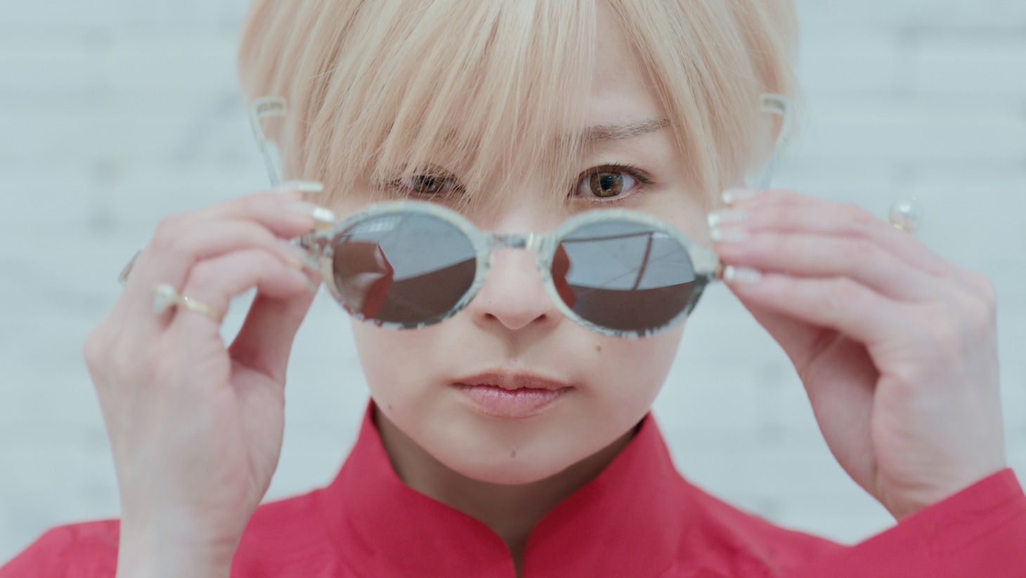 椎名林檎「実験中」ミュージックビデオより。