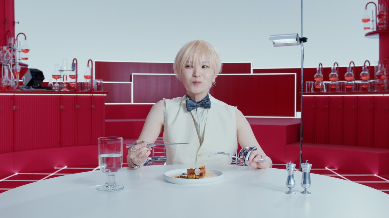 椎名林檎「実験中」ミュージックビデオより。 - 椎名林檎がSHISEIDO