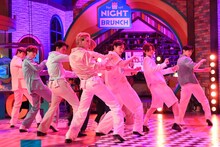 パフォーマンス中のINI。©TBS