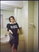 「TANGTANG for NORIYUKI MAKIHARA」を着用する臼田あさ美。