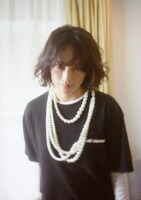 「TANGTANG for NORIYUKI MAKIHARA」を着用する臼田あさ美。