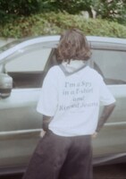 「TANGTANG for NORIYUKI MAKIHARA」を着用する臼田あさ美。