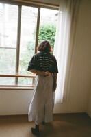 「TANGTANG for NORIYUKI MAKIHARA」を着用する臼田あさ美。