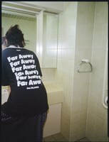 「TANGTANG for NORIYUKI MAKIHARA」を着用する臼田あさ美。