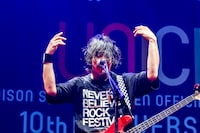 田淵智也（B）（Photo by Viola Kam［V'z Twinkle］）