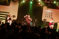 キレキレに踊る私服の森夏彦（B / Shiggy Jr.）（撮影：曽我美芽）