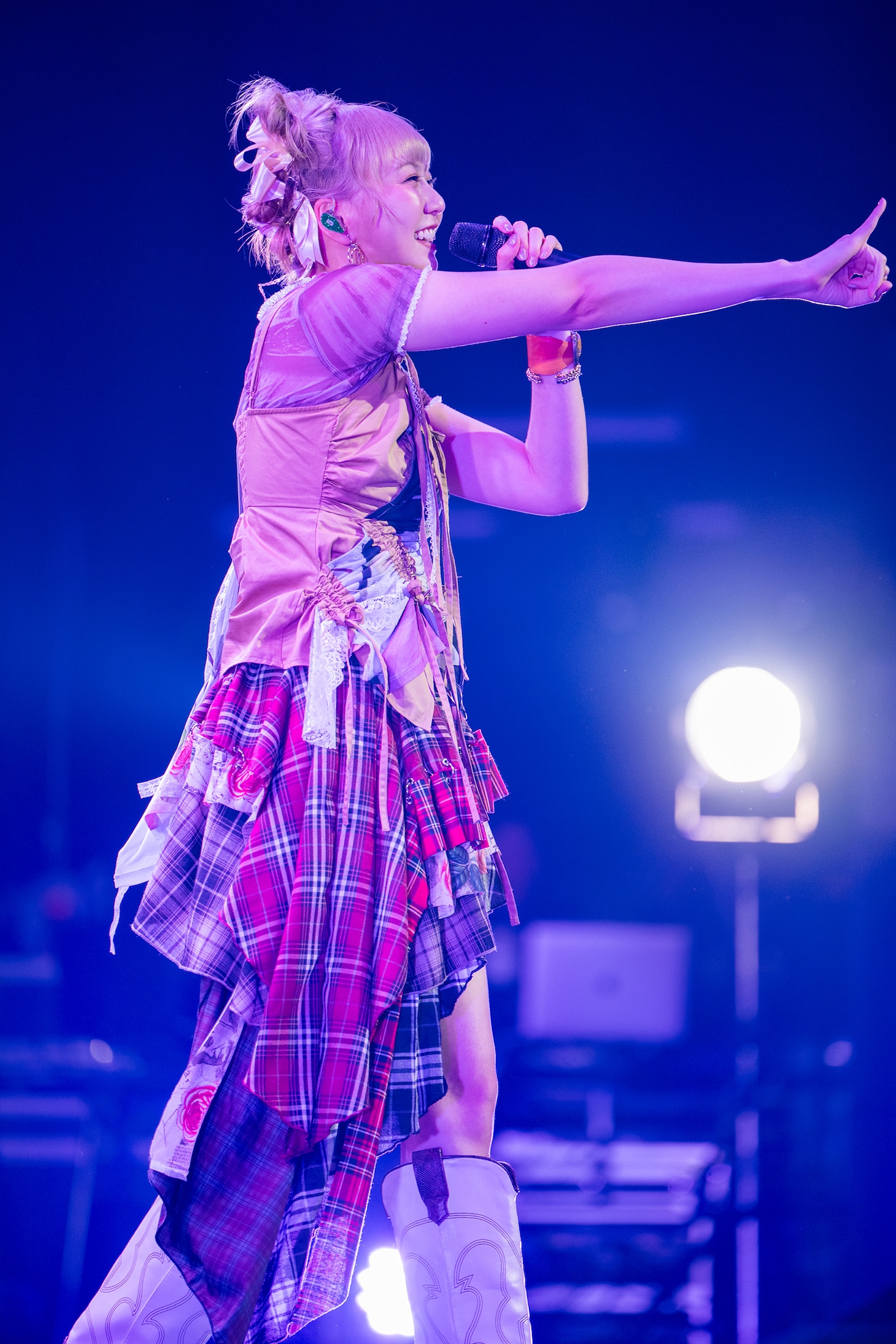 安本彩花
