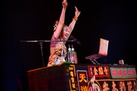 ノリノリのDJ YASUMOTO。