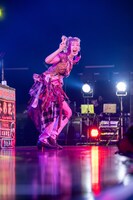 踊るDJ YASUMOTO。