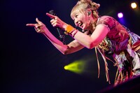 踊るDJ YASUMOTO。