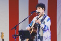 吉田結威（G, Vo）（撮影：冨田味我）