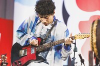 吉田結威（G, Vo）（撮影：冨田味我）