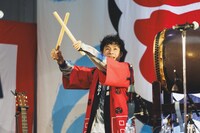 吉田結威（G, Vo）（撮影：冨田味我）