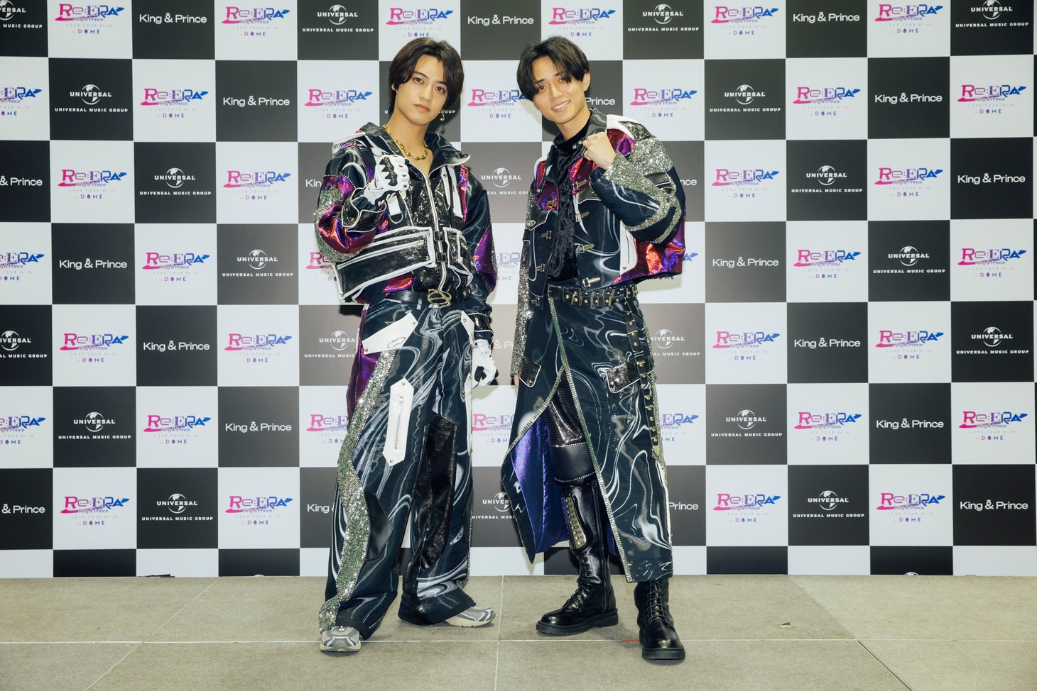 ガッツポーズをするKing & Prince。