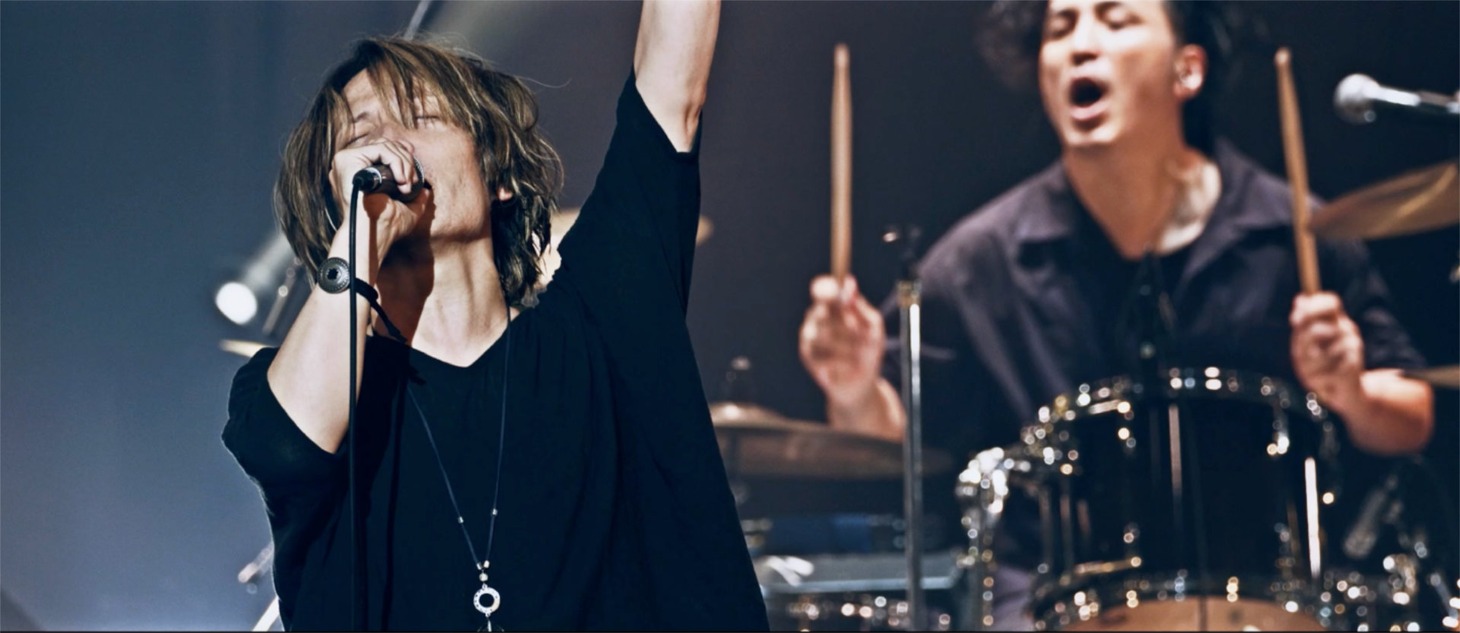 Buzz72+のライブ写真。