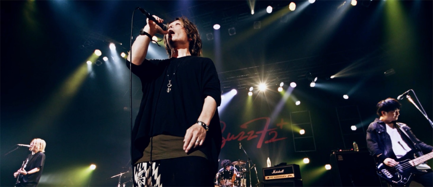 Buzz72+のライブ写真。