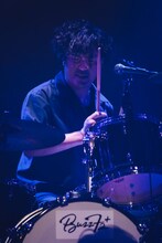 Buzz72+のライブ写真。