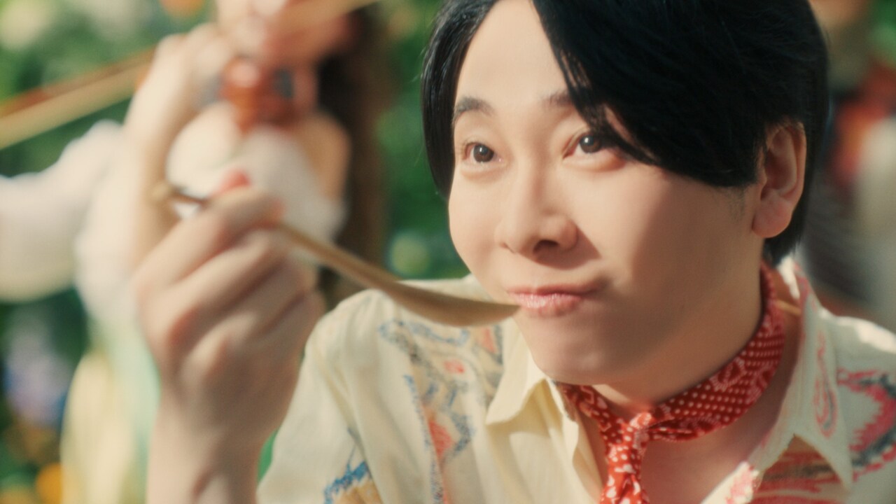 Mrs. GREEN APPLE「ハウスカレー」新CMでカレーパーティ「ミセスと、夏