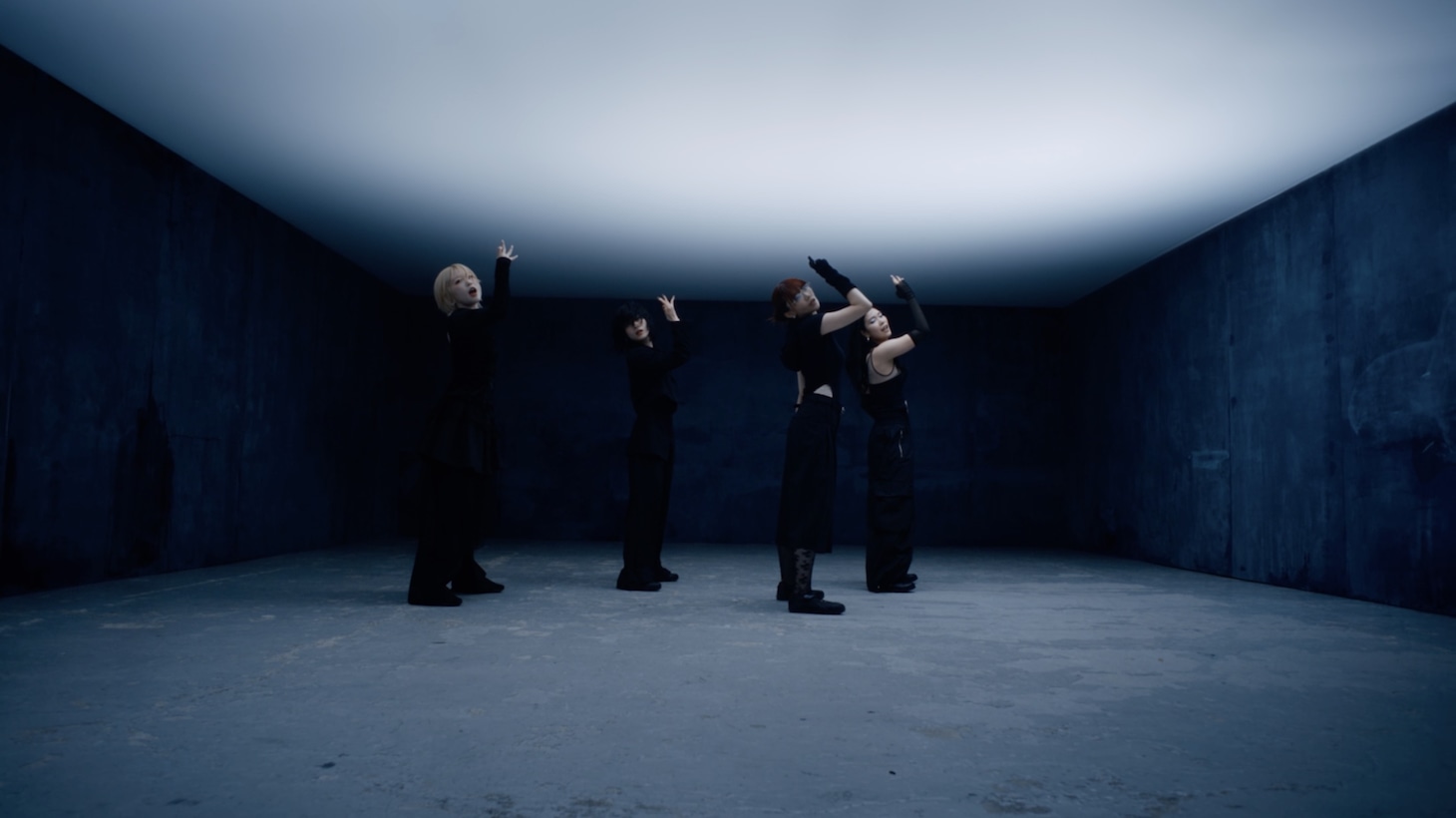 ExWHYZ「iD」ダンスムービーより。
