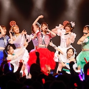 東京女子流×TEAM SHACHI、貴重なコラボも飛び出した初ツーマン 坂本遥奈の女子流愛が爆発