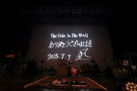 「The Hole In The Wall」終演後のステージ。（撮影：森好弘）