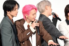 “円陣”時に声をかける川尻蓮（中央）。