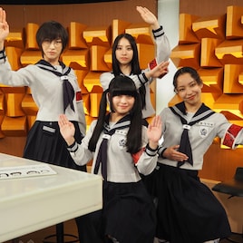 新しい学校のリーダーズを今夜「バズリズム02」で深掘り、ONE N' ONLYらスタジオライブ登場