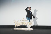 ミュージカルのように踊りながら会場に戻ってきた若井滉斗。