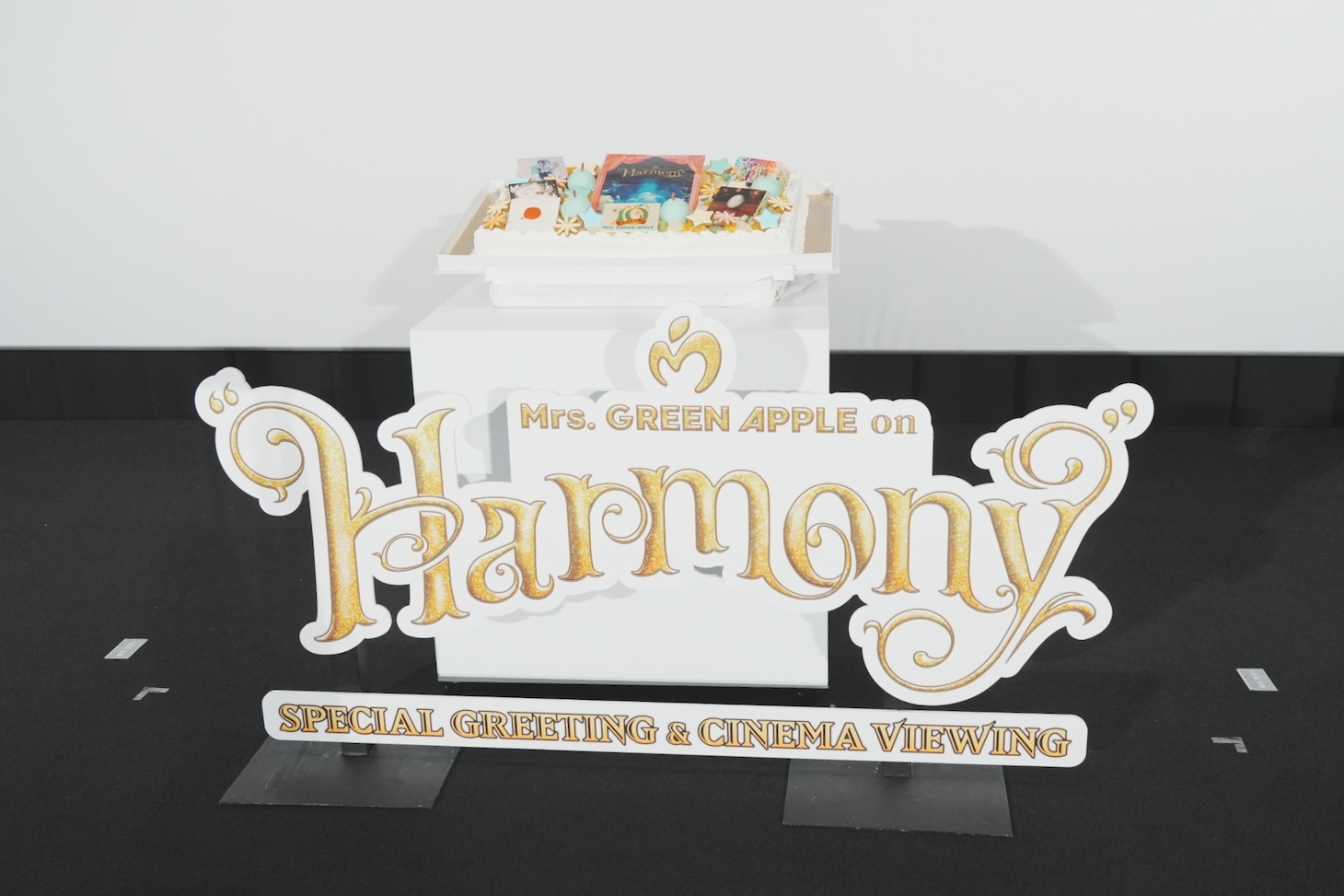 Mrs. GREEN APPLEに贈られたケーキ。