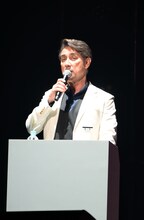 進行役のクリス・ペプラー。