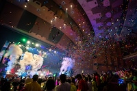 「超ときめき♡宣伝部のきみのハートにロックオンTOUR 2025 ～10th Anniversary～」初日公演の様子。