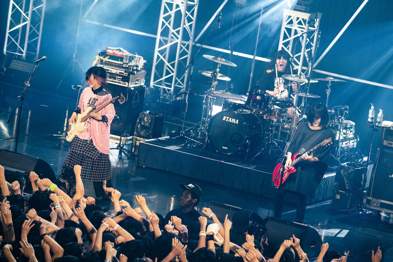 【未開封】Perfume ヤバT 「NO LIMIT!」限定Tシャツ XL PerfumeとヤバイTシャツ屋さんが対バン、スペシャの新イベント
